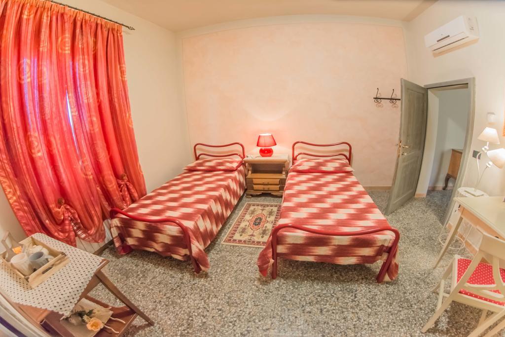 I Due Cipressi Vendégház Torrenieri Kültér fotó