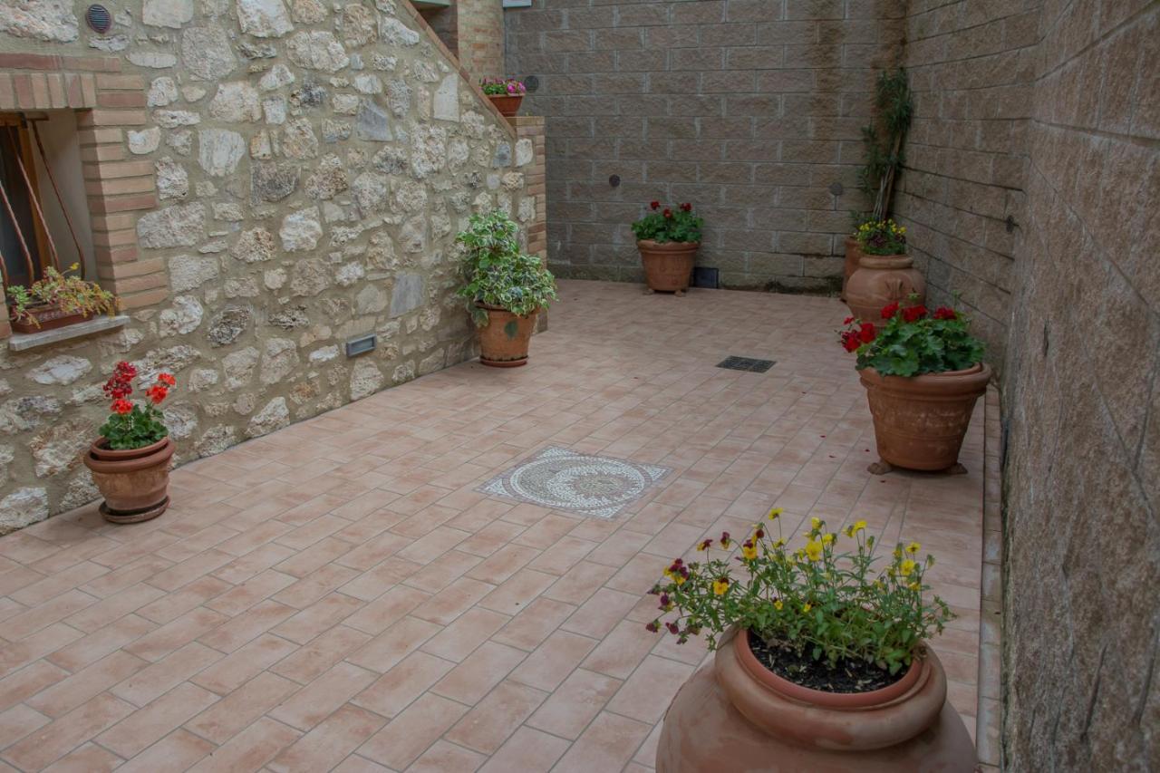I Due Cipressi Vendégház Torrenieri Kültér fotó